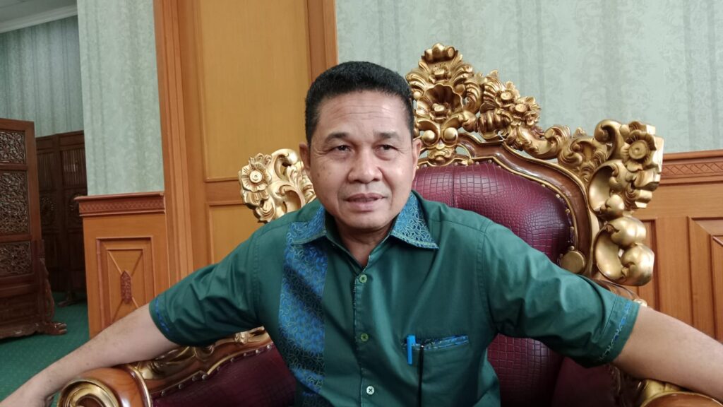 Ketua DPRD Kutim Minta Seragam Gratis Dahulukan Siswa Tidak Mampu Ketua DPRD Kutim Minta Seragam Gratis Dahulukan Siswa Tidak Mampu