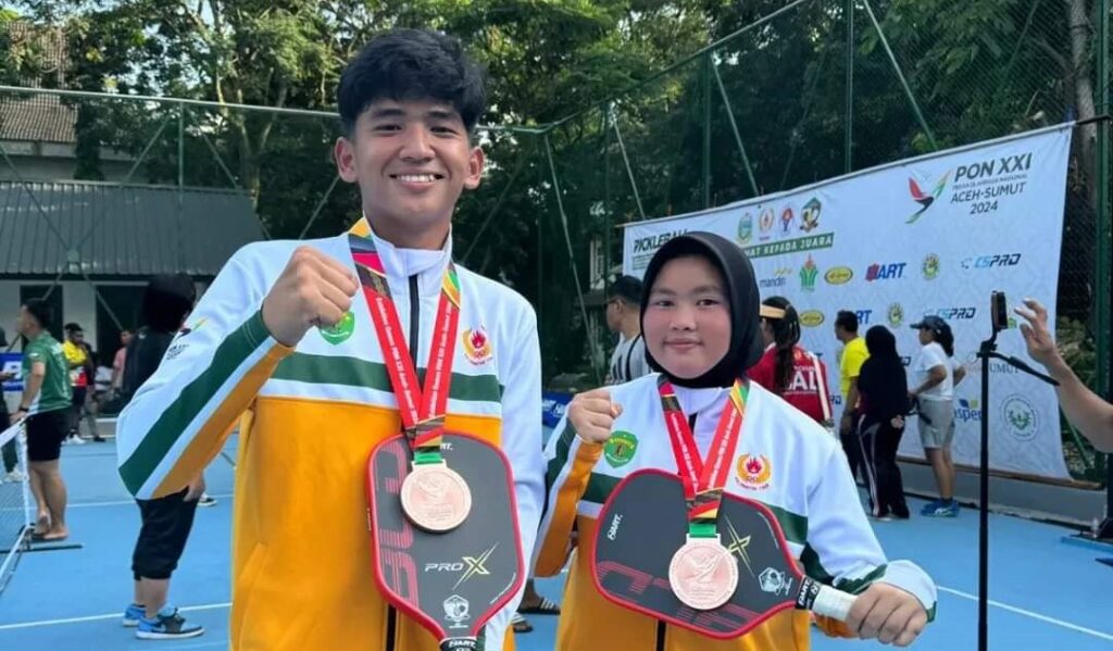 Siwa SMAN 1 Loa Kulu Kutai Kartanegara Aqila dan Ashaby berhasil menjadi juara 3 dalam PON XXI Aceh-Sumut 2024 dalam cabang olahraga pickleball