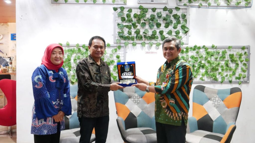 Diskominfo Kabupaten Sidoarjo melaksanakan kegiatan benchmarking pengelolaan pengaduan publik di EJSC Kota Malang, Kamis(10/10/2024).