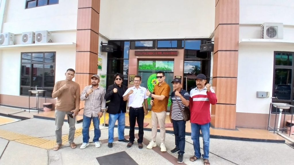 Kelompok tani Usaha Bersama (UMB) bersama kuasa hukum Badrul Ain Sanusi Al-Afif, S.H., M.H di Pengadilan Negeri ( PN ) Tanjung Redeb, kabupaten Berau