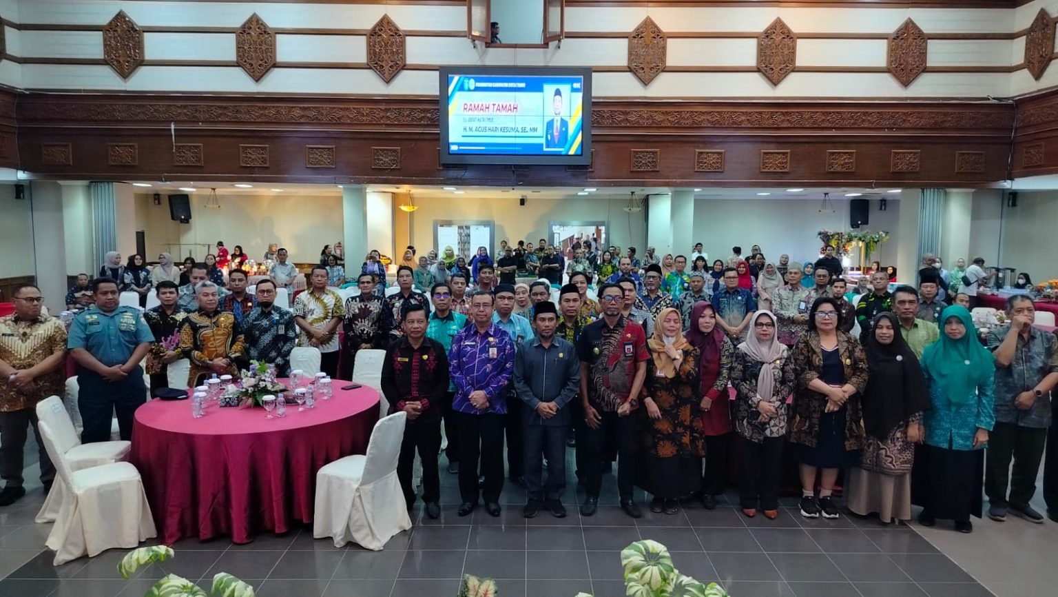 Suasana ramah tamah di Gedung Meranti, Kantor Bupati Kutim, Kamis (21/11/2024).