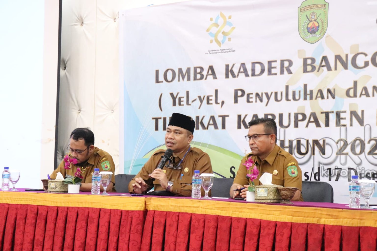 Kepala Dinas Pengendalian Penduduk dan Keluarga Berencana (DPPKB) Kutai Timur (Kutim), Achmad Junaidi B (tengah)