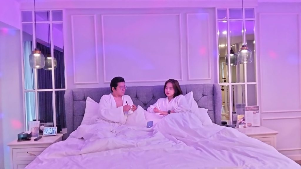 “Pillow Talks”, Cara ASTON Inn Jemursari Dekatkan Layanan Hotel ke Netizen Pillow Talks ASTON Inn Jemursari