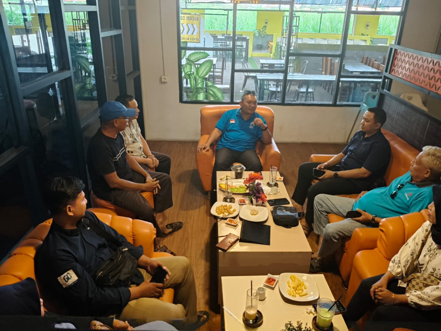 Ketua DPD Partai Gelora Sidoarjo, Rianumi Asghori (Mas Ryan) saat memimpin Rakor perdana DPD Gelora di di Papaloma Cafe & Resto Sidoarjo, Senin (18/8/2025) (Dok. DPD Gelora Sidoarjo)