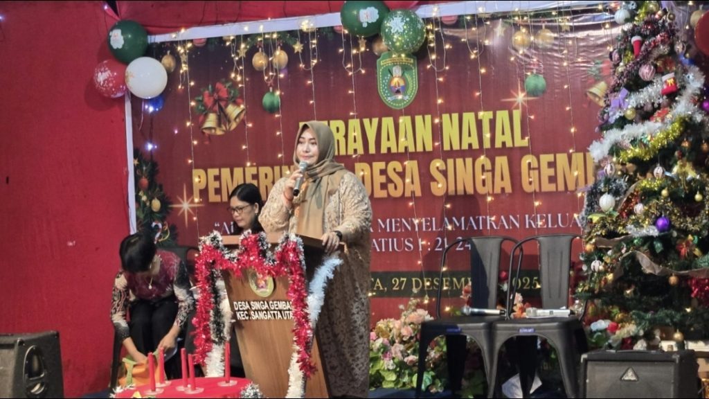 Natal 2025 di Desa Singa Gembara Dirayakan Meriah dan Penuh Toleransi Kepala Desa Singa Gembara Hamriani Kassa