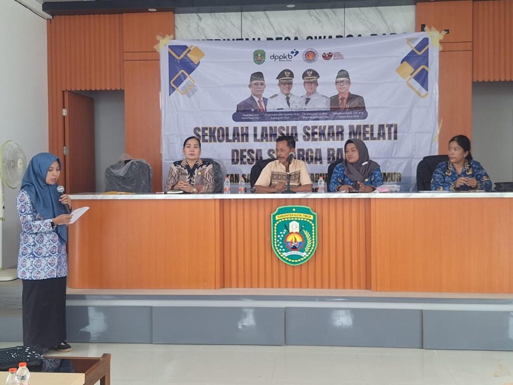 Pengenalan sekolah Lansia di SL “Bina Sehat” Desa Singa Gembara