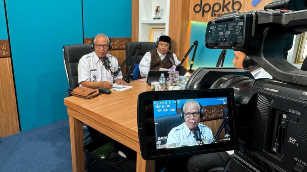 Podcast Bangga Kencana Dorong Aksi Nyata Cegah Stunting Suasana Podcast Bangga Kencana di Ruang Multimedia Kantor Dinas Pengendalian Penduduk dan Keluarga Berencana (PPKB) Kutim, Rabu (18/2/2025).(Wahyudi/GOnews.id)