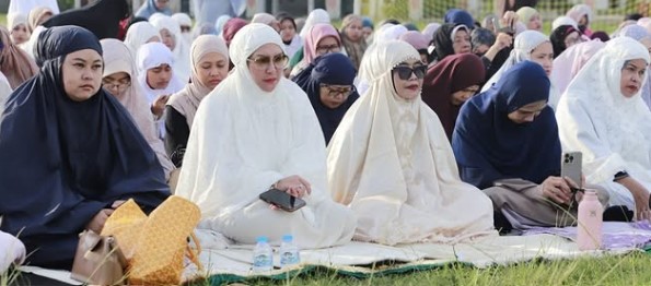Wali Kota Bontang, Neni Moerniaeni, hadir dalam pelaksanaan salat Idulfitri 1447 Hijriah di Masjid Agung Al Hijrah