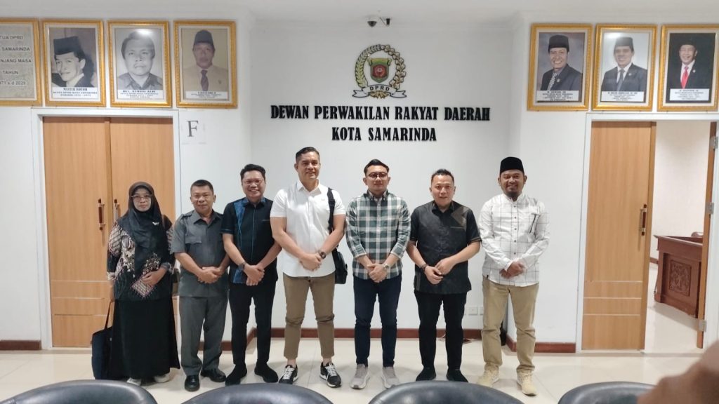 Pertemuan dua DPRD kota di Kalimantan bahas anggaran RT, sampah, hingga efisiensi pembangunan daerah.